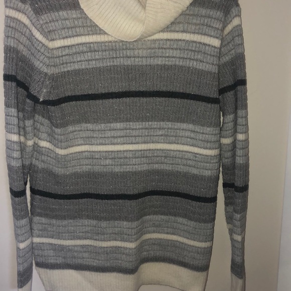 Calvin Klein sweater - Picture 4 of 4